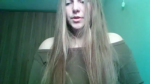 Evasapples online show from March 2026 08:27:02 PM