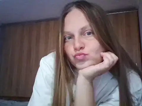 Evasapples online show from March 2025 06:42:01 PM