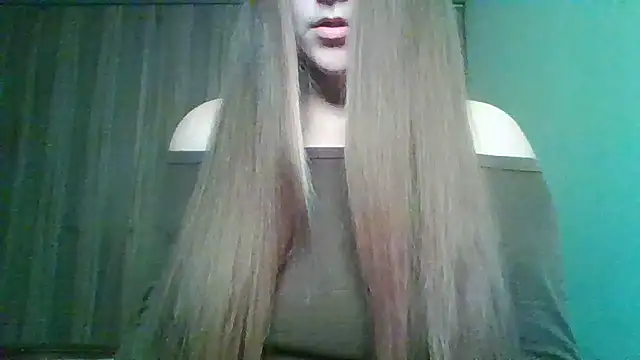 Evasapples online show from April 2026 08:49:01 PM