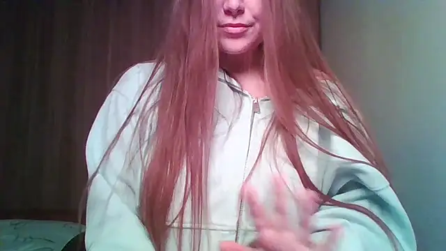 Evasapples online show from April 2026 07:53:01 PM