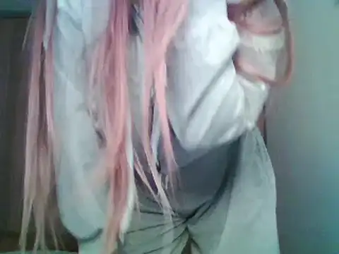 Evasapples online show from September 2025 04:24:01 PM