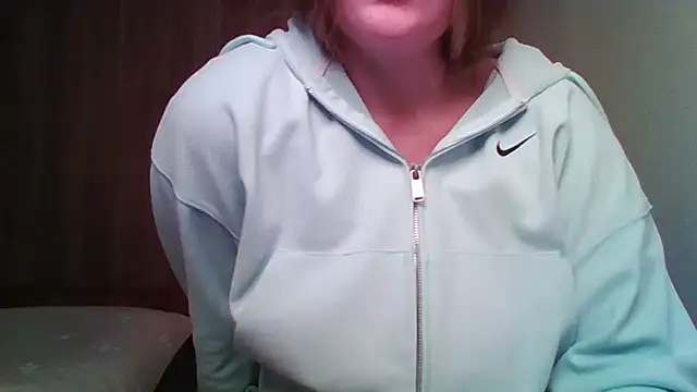 Evasapples online show from November 2025 06:01:01 PM