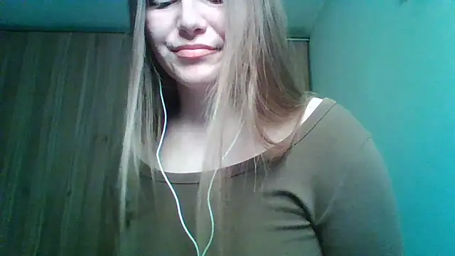 Evasapples online show from May 2026 08:28:02 PM