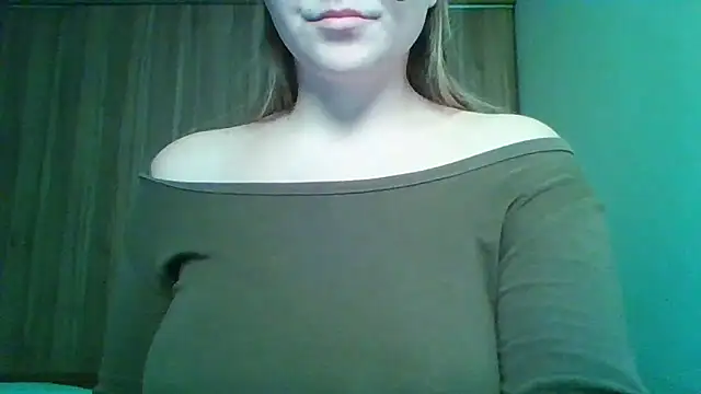 Evasapples online show from April 2026 10:16:01 PM