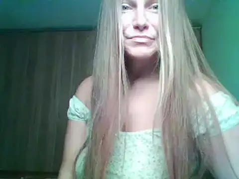 Evasapples online show from September 2025 03:23:02 PM