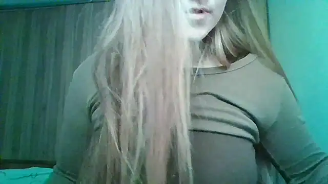 Evasapples online show from December 2025 06:54:02 PM