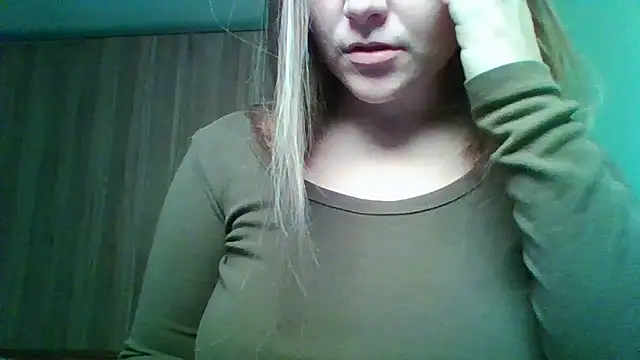 Evasapples online show from November 2025 06:40:02 PM