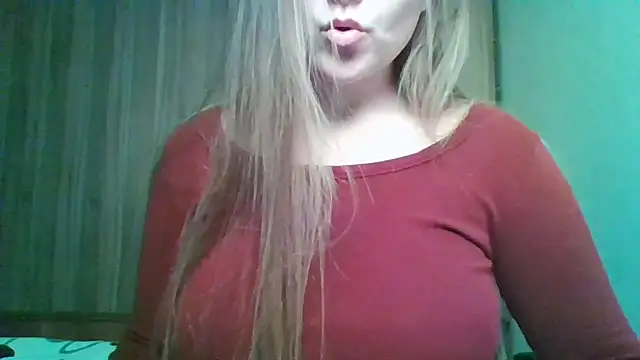 Evasapples online show from November 2025 07:25:02 PM