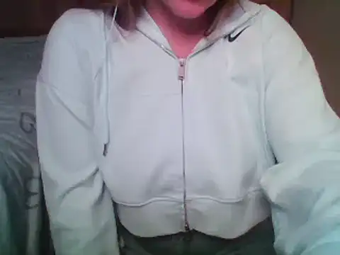 Evasapples online show from September 2025 09:00:01 PM