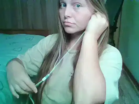 Evasapples online show from October 2025 06:20:01 PM