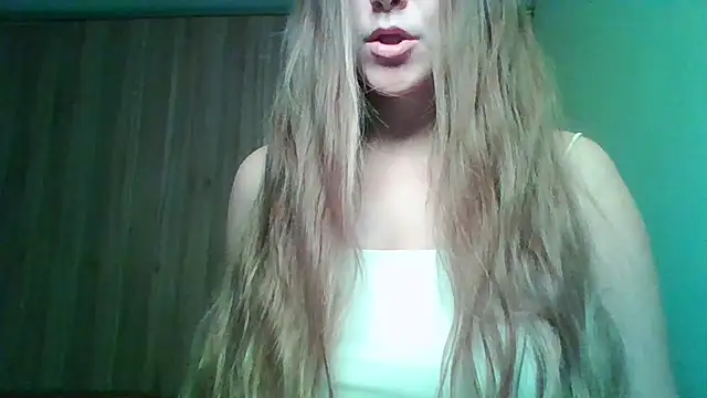 Evasapples online show from November 2025 12:10:02 AM