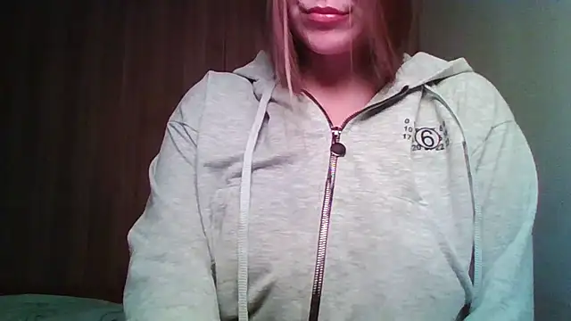 Evasapples online show from May 2026 07:47:02 PM