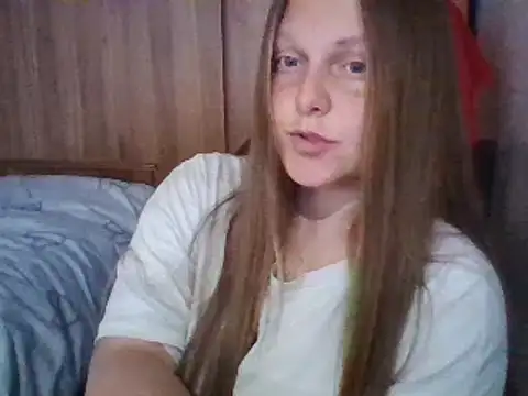 Evasapples online show from March 2025 10:32:02 PM