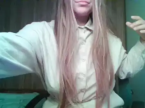 Evasapples online show from September 2025 07:40:01 AM