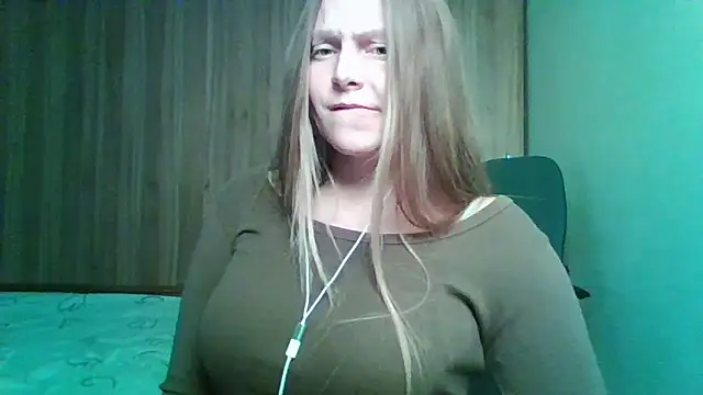 Evasapples online show from November 2025 09:31:01 PM