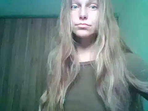 Evasapples online show from September 2025 07:39:02 PM