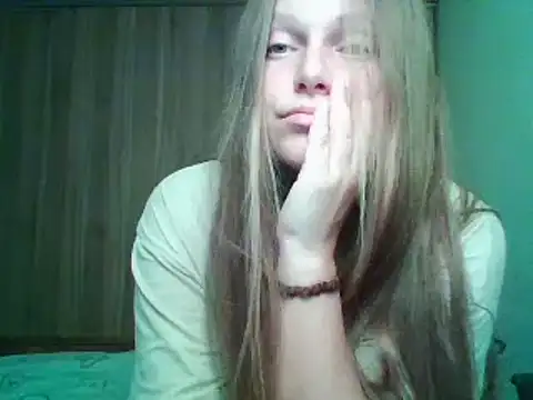 Evasapples online show from October 2025 09:57:01 PM