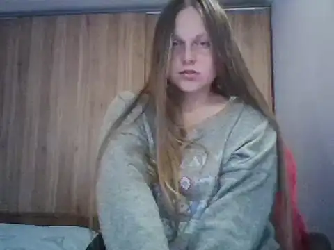 Evasapples online show from March 2025 09:46:02 PM