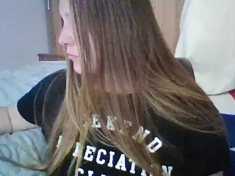 Evasapples online show from March 2025 07:59:02 PM