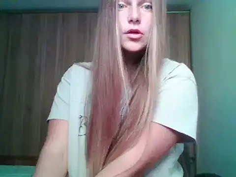 Evasapples online show from October 2025 04:32:02 PM