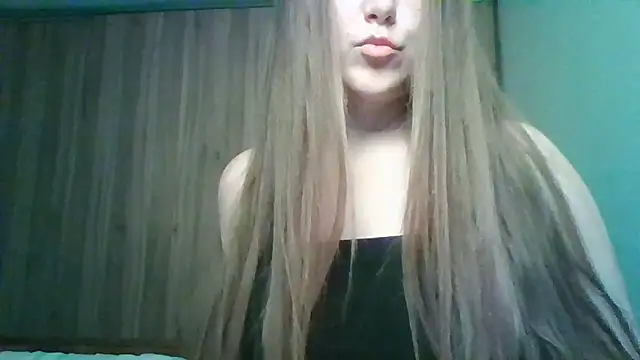 Evasapples online show from May 2026 07:58:01 PM