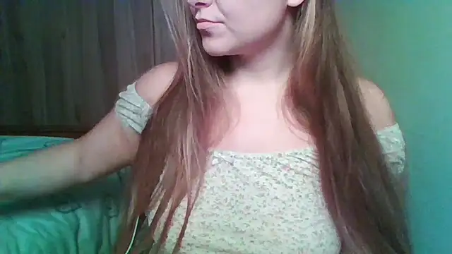 Evasapples online show from December 2025 07:15:01 PM