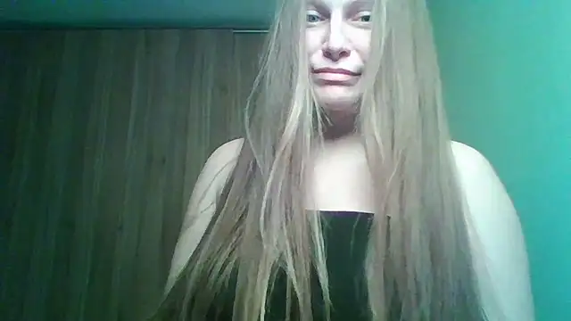 Evasapples online show from February 2026 10:20:01 PM