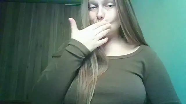 Evasapples online show from March 2026 08:15:02 PM