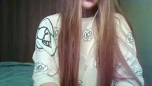 Evasapples online show from April 2026 07:31:02 PM