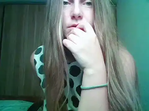 Evasapples online show from October 2025 08:37:01 AM