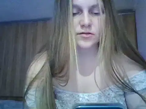 Evasapples online show from March 2025 03:59:02 PM