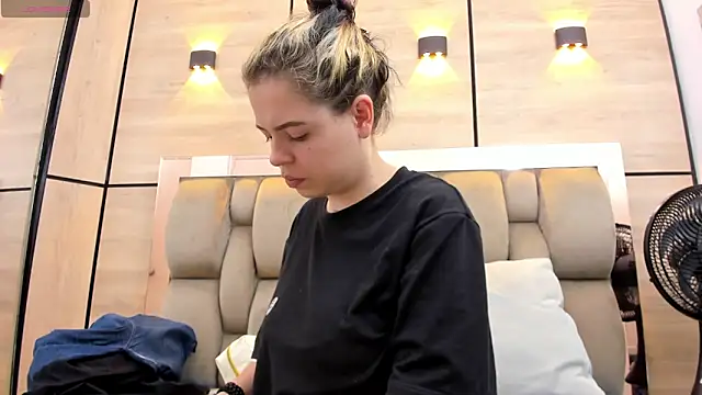 dorothy vegga online show from December 2025 04:15:01 AM