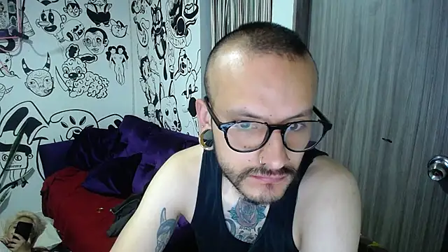 Snapshot of tatouagendecouple chatting on January 2025 12:35:01 PM tatouagendecouple online show from January 2025 12:35:01 PM