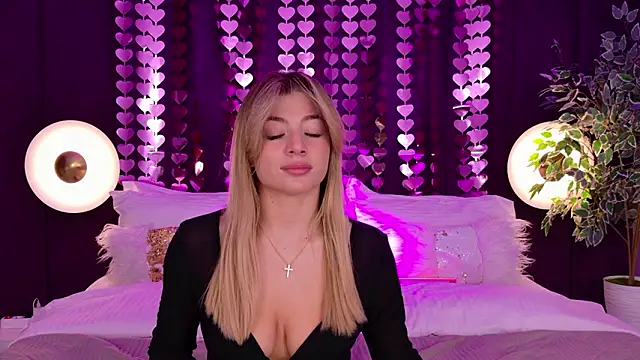 Snapshot of HelenaMorgan chatting on February 2026 06:26:01 AM HelenaMorgan online show from February 2026 06:26:01 AM