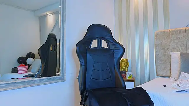 Tayra Pradit online show from March 2026 07:03:02 PM