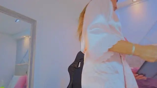 Tayra Pradit online show from February 2026 02:53:01 AM