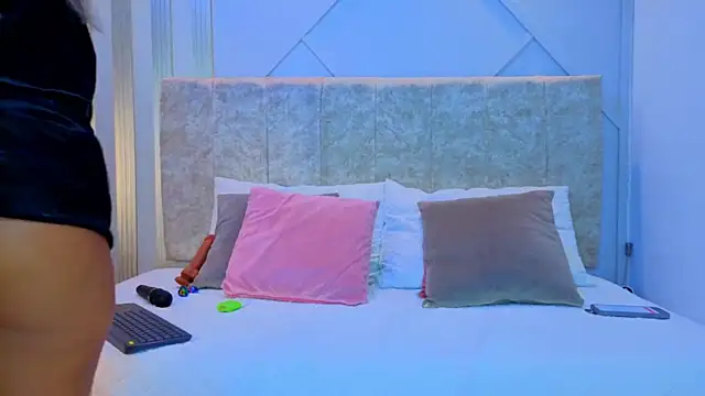 Tayra Pradit online show from February 2026 07:26:01 PM