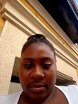 Snapshot of KennyBigWoman chatting on October 2025 01:34:01 PM KennyBigWoman online show from October 2025 01:34:01 PM