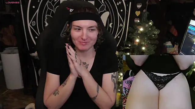 Snapshot of BrandiWRLD_999 chatting on January 2025 10:35:02 PM BrandiWRLD 999 online show from January 2025 10:35:02 PM