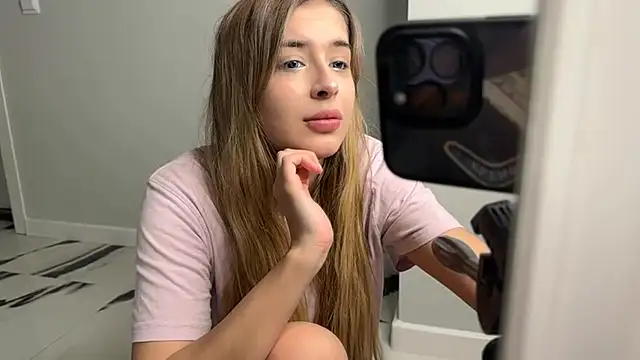Snapshot of elisa_moon chatting on February 2025 11:58:02 PM elisa moon online show from February 2025 11:58:02 PM