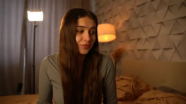 elisa moon online show from February 2026 10:01:01 AM