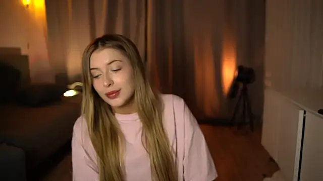 Snapshot of elisa_moon chatting on December 2024 03:12:02 PM elisa moon online show from December 2024 03:12:02 PM