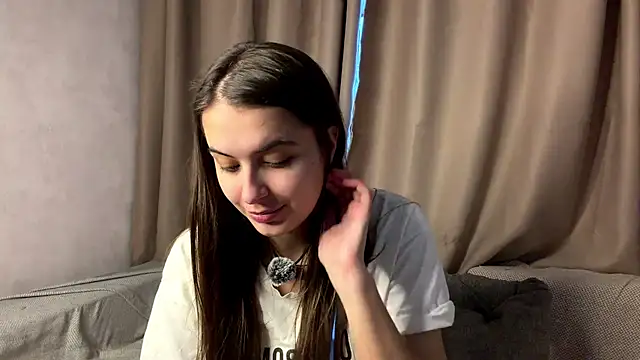 elisa moon online show from March 2026 03:01:02 PM