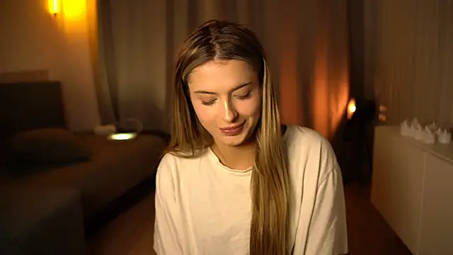 Snapshot of elisa_moon chatting on December 2024 03:43:02 PM elisa moon online show from December 2024 03:43:02 PM