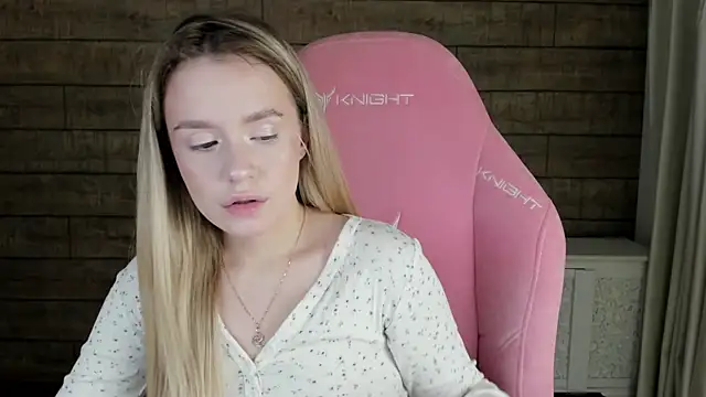 MilanaBalmain online show from April 2026 04:17:01 AM