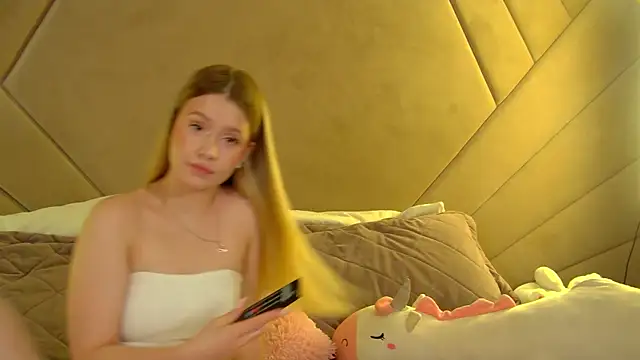 MilanaBalmain online show from May 2026 04:23:01 AM