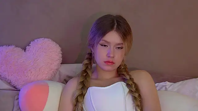 MilanaBalmain online show from October 2025 04:08:02 PM