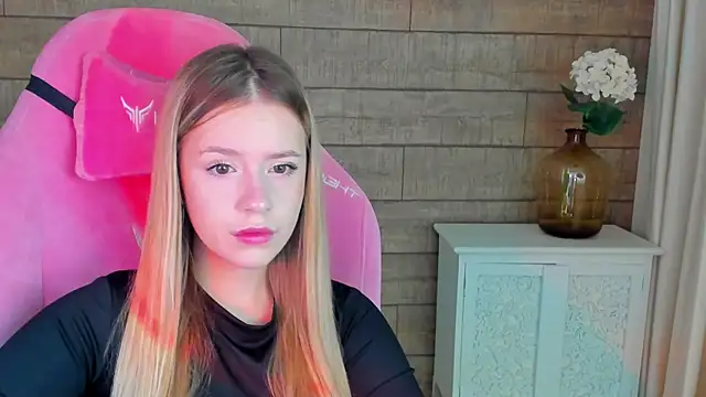 MilanaBalmain online show from September 2025 04:08:02 AM