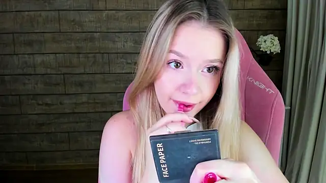 MilanaBalmain online show from September 2025 04:13:01 AM