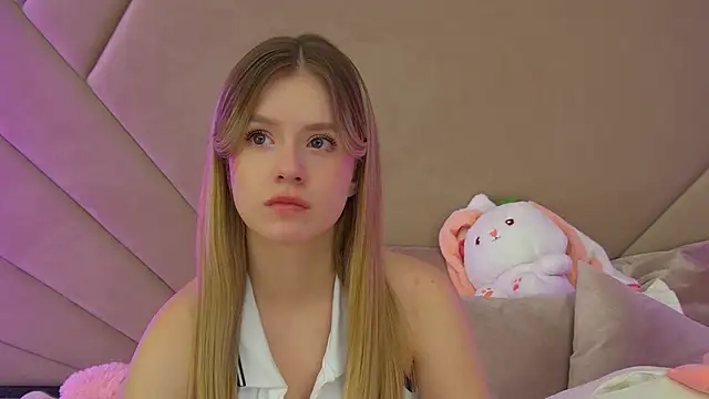 MilanaBalmain online show from November 2025 04:11:01 PM